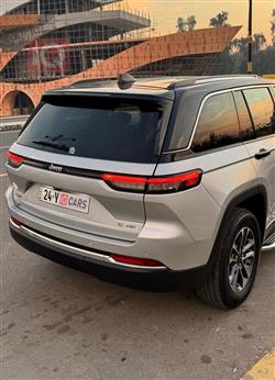 جیپ گراند شیرۆکی